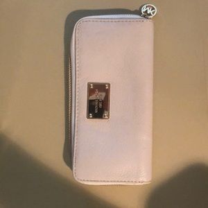 NWOT Michael Kors Cream Wallet